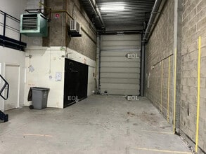 Flex in Bezons for lease Building Photo- Image 2 of 4