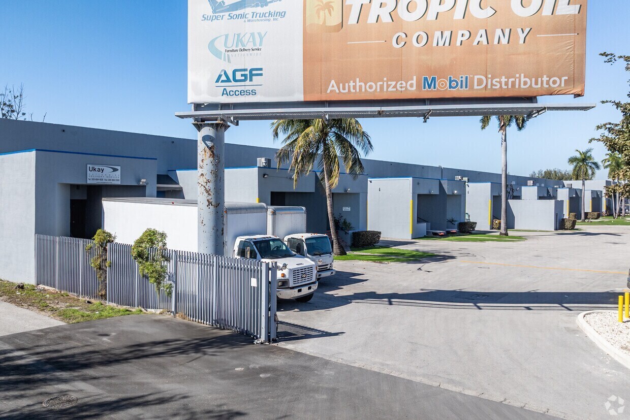 9970 NW 89th Ct, Medley, FL for lease Interior Photo- Image 1 of 2