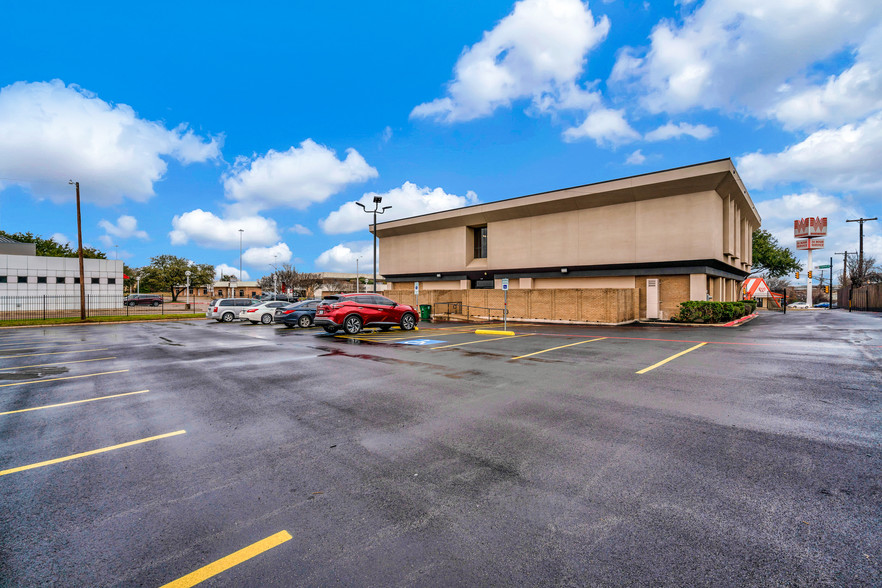 6464 Brentwood Stair Rd, Fort Worth, TX for sale - Building Photo - Image 3 of 60