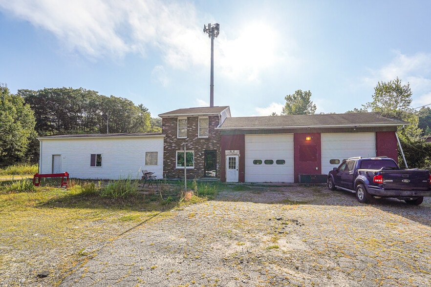 347 Riverside Dr, North Grosvenordale, CT for sale - Building Photo - Image 1 of 46