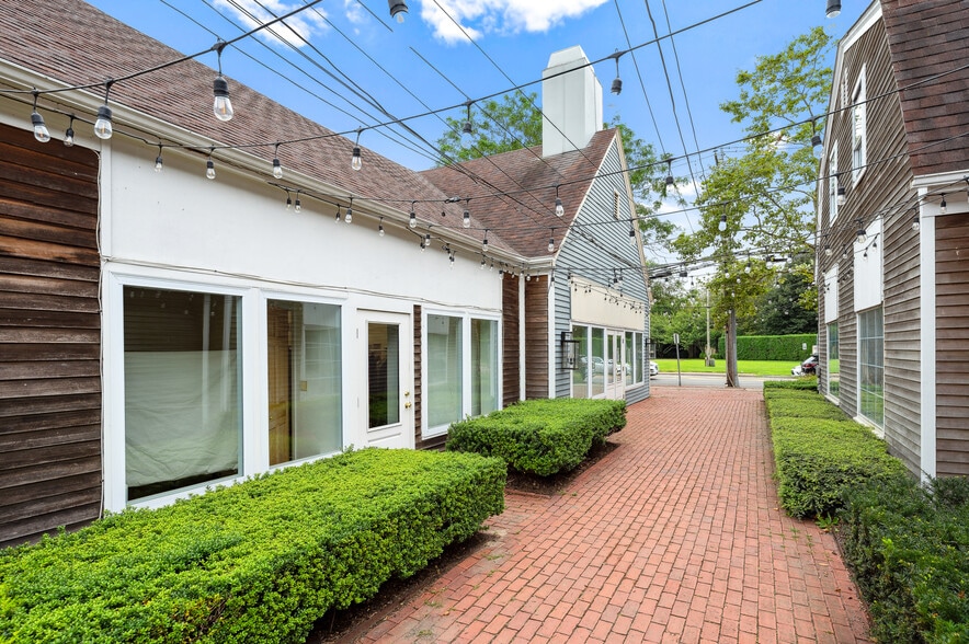 670 Montauk Hwy, Water Mill, NY for lease - Building Photo - Image 3 of 14