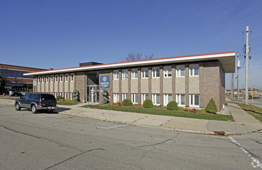 800 55th St, Kenosha, WI for lease - Building Photo - Image 1 of 24