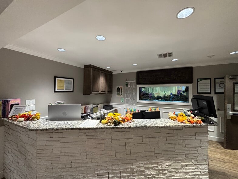 5211 13th St, Lubbock, TX for sale - Lobby - Image 2 of 32