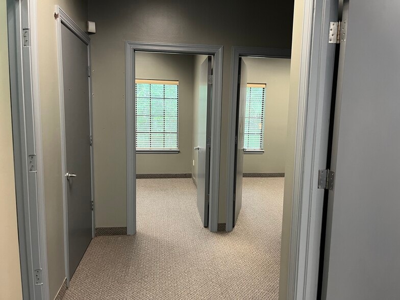 7563 Philips Hwy, Jacksonville, FL for lease - Interior Photo - Image 3 of 6