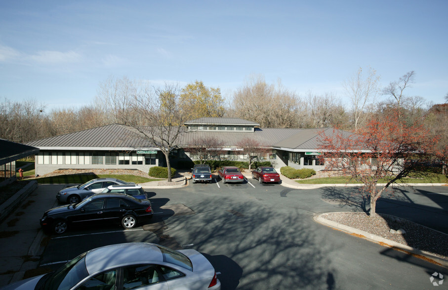 10520 Wayzata Blvd, Hopkins, MN for lease - Primary Photo - Image 1 of 12