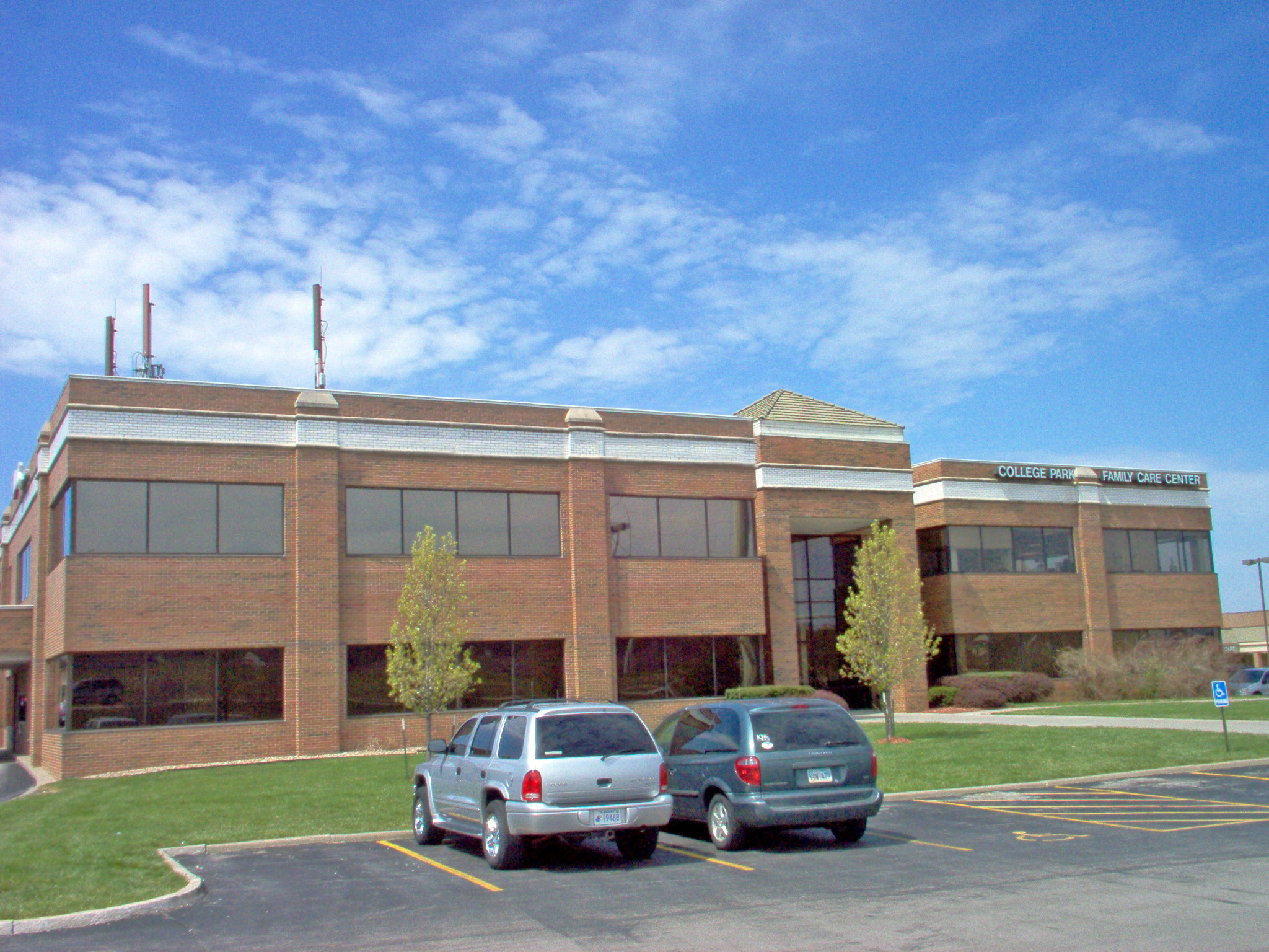 10118 W 119th St, Overland Park, KS for lease Primary Photo- Image 1 of 5