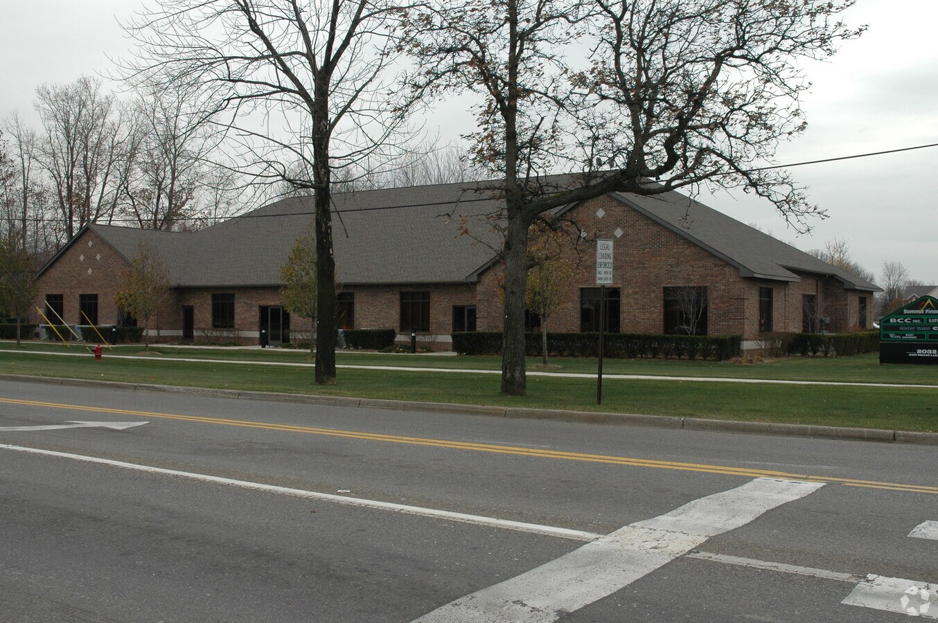 2032 E Square Lake Rd, Troy, MI 48085