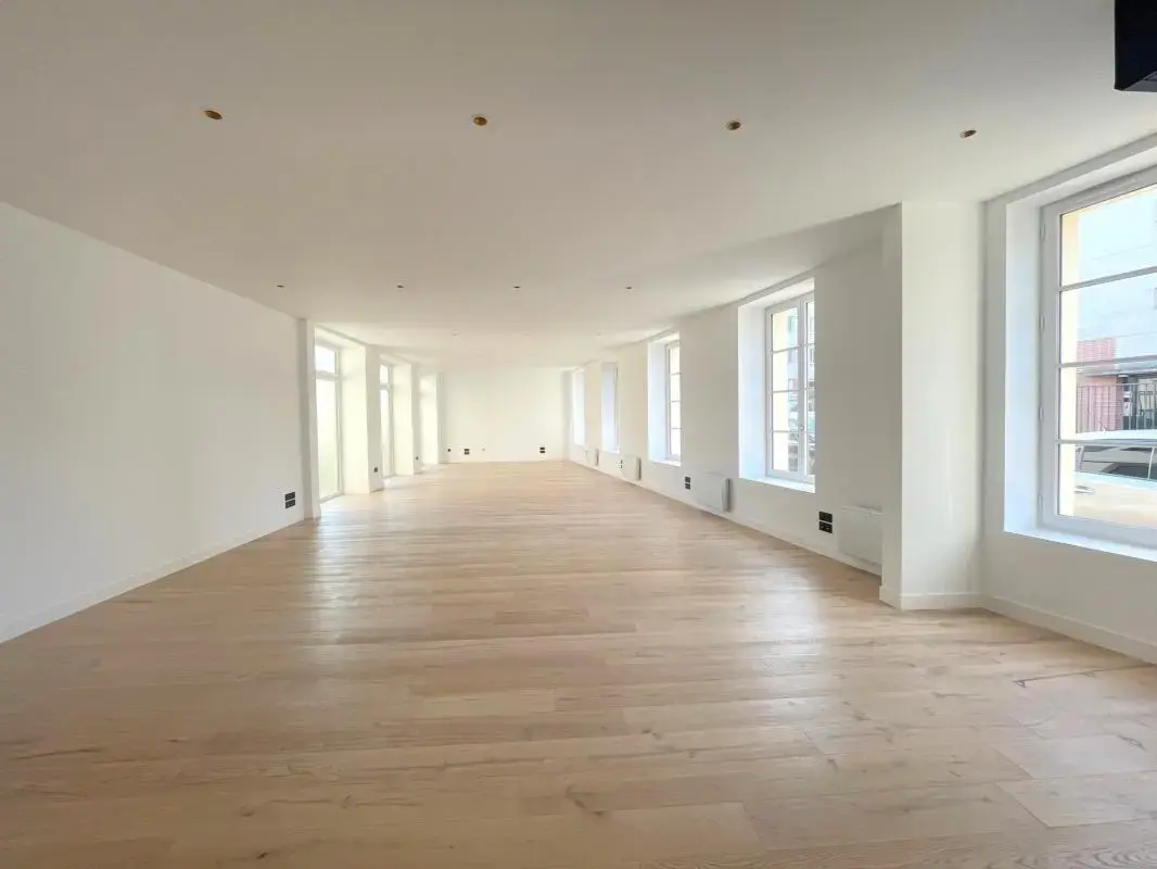 Rue D'Hennemont, Saint-Germain-en-Laye for lease Interior Photo- Image 1 of 4