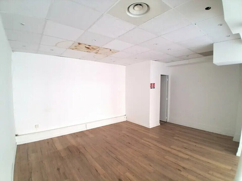 Retail in JUAN-LES-PINS for lease - Interior Photo - Image 2 of 3