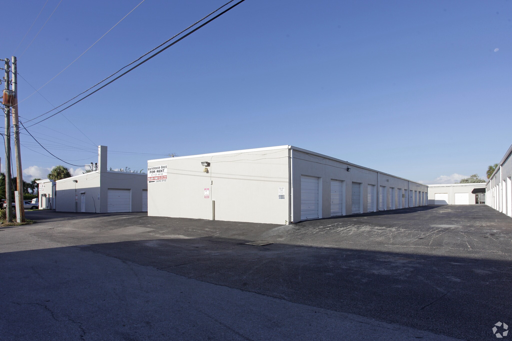 45004560 N Dixie Hwy, Oakland Park, FL 33334 Warehouse Flex