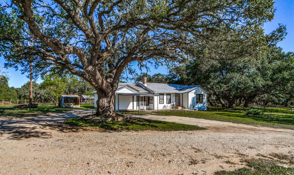 214 Gerald Dr, Blanco, TX for sale - Building Photo - Image 1 of 1