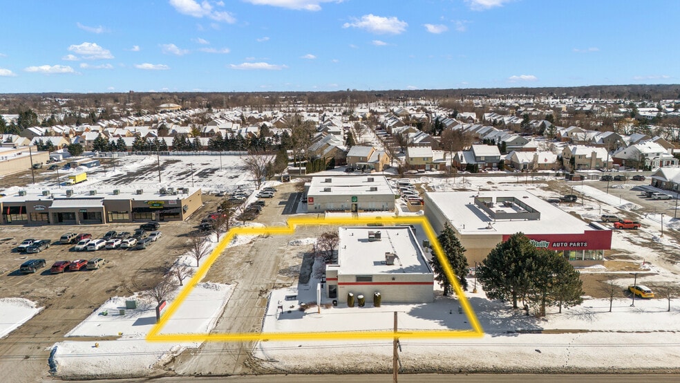 40696 Garfield Rd, Clinton Township, MI for lease - Building Photo - Image 3 of 12