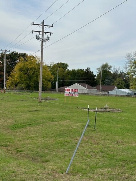 135 Radio City Dr, Pekin, IL for sale - Primary Photo - Image 1 of 9