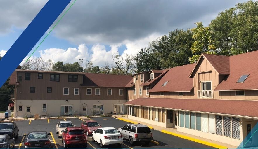 271 Country Commons Rd, Trout Valley, IL 60013