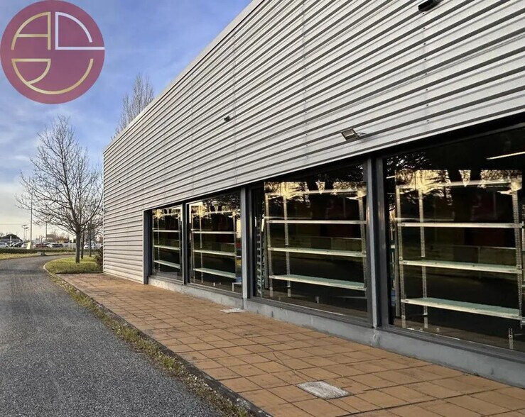 Retail in Pinsaguel for lease - Building Photo - Image 1 of 5