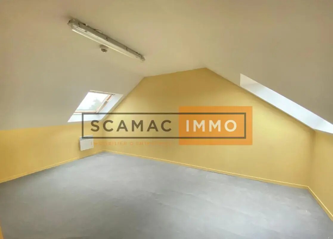 Office in Fontenay-Trésigny for lease Building Photo- Image 1 of 1