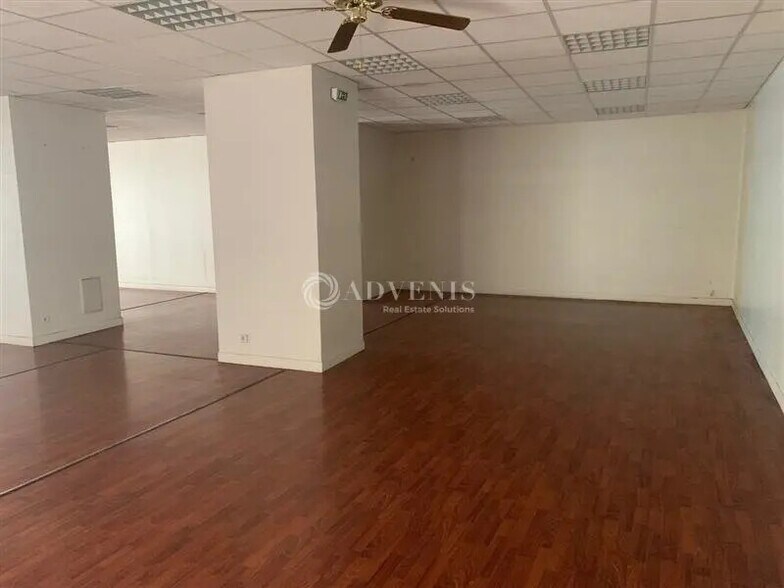 Retail in Vendôme for lease - Interior Photo - Image 3 of 5