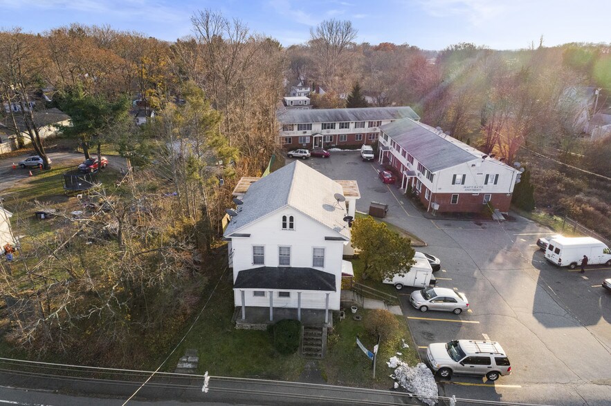 40 W Main St, Clinton, CT for sale - Primary Photo - Image 1 of 1