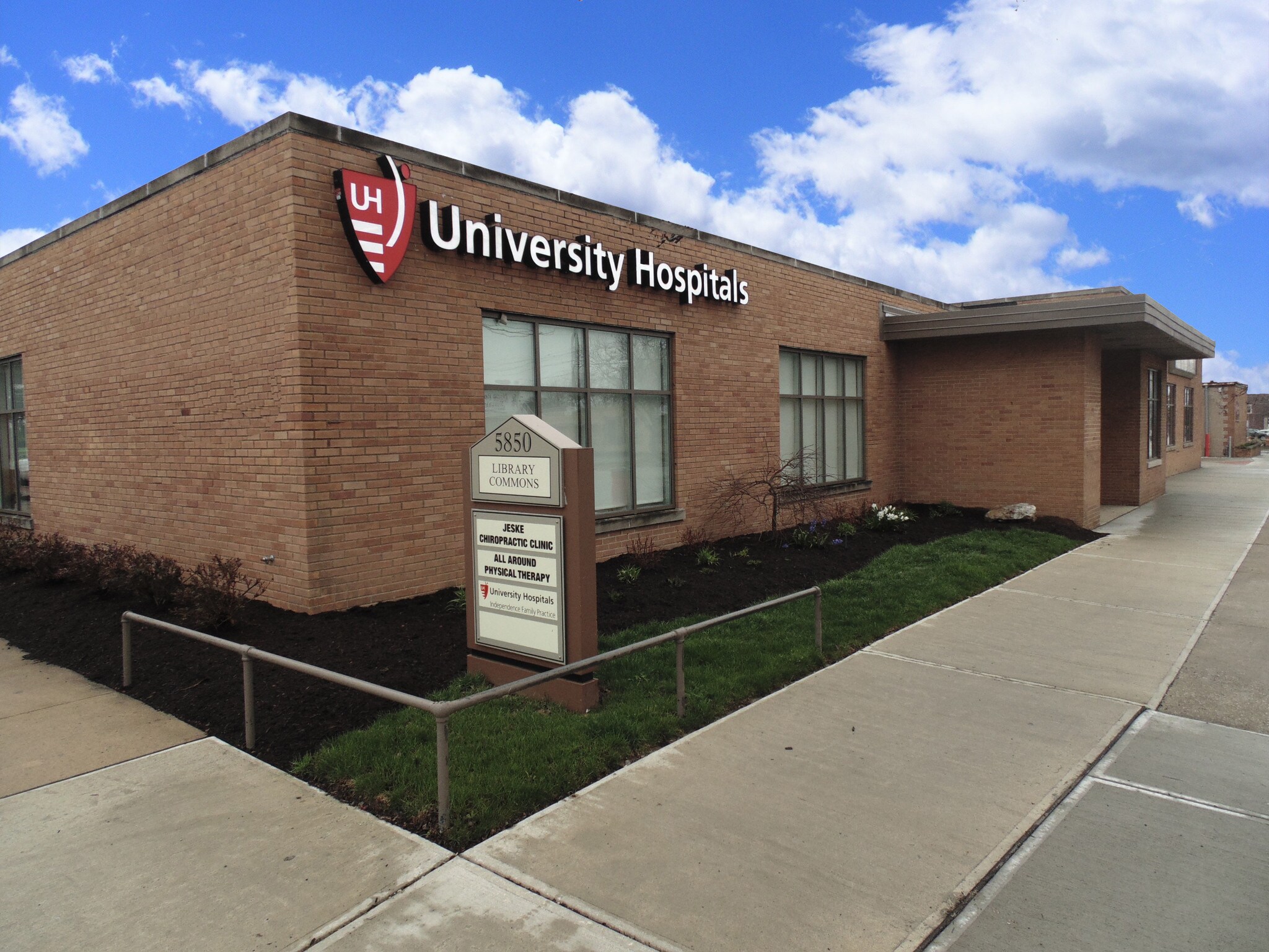 5850 Ridge Rd, Parma, OH 44129