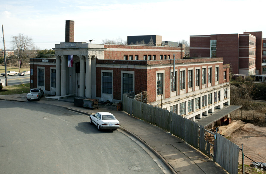 300 S Martin Luther King Jr Dr, Winston-Salem, NC for sale - Building Photo - Image 1 of 1