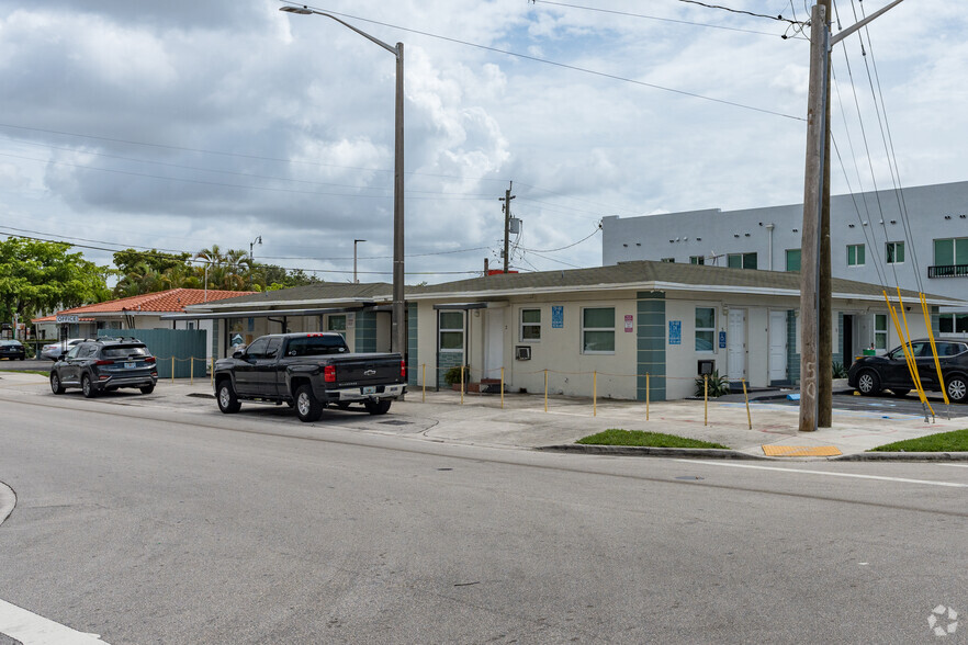 2390 SW 8th St, Miami, FL for sale - Building Photo - Image 2 of 15