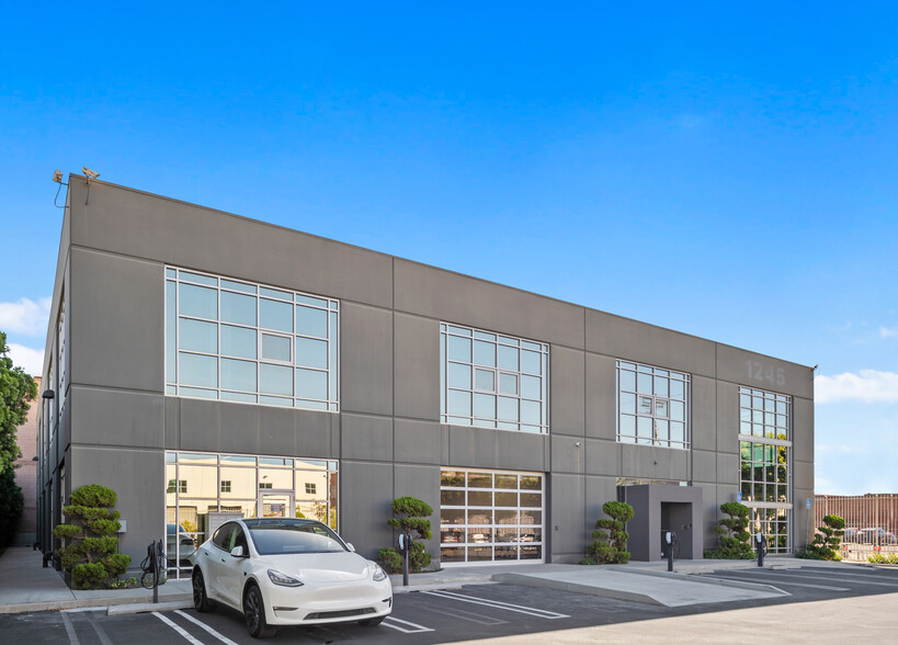 1245 Factory Pl, Los Angeles, CA for lease - Building Photo - Image 2 of 15