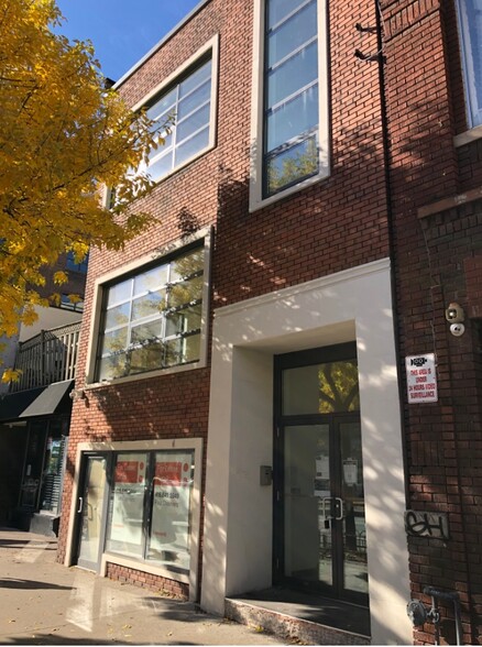 204 Spadina Ave, Toronto, ON for lease - Building Photo - Image 1 of 3