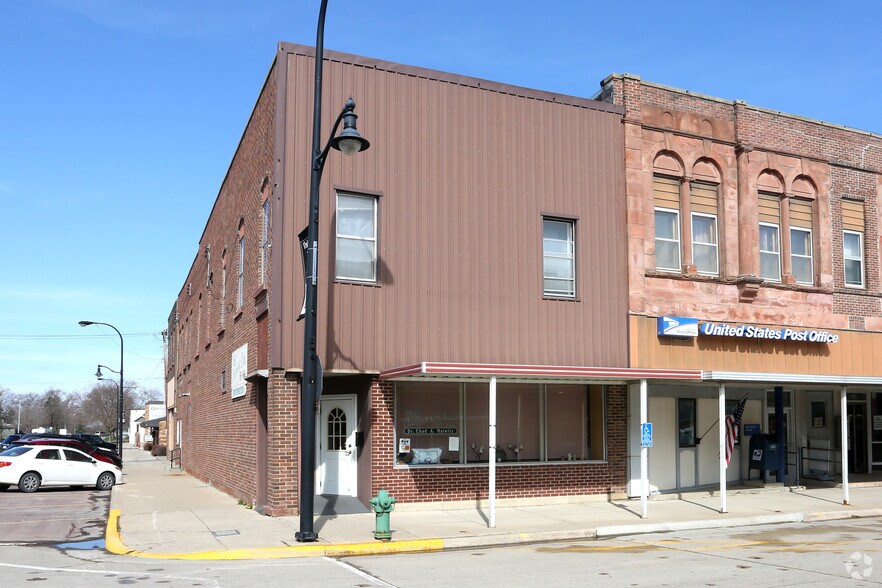 46 S Broadway, Wells, MN 56097