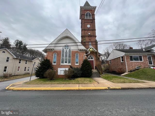 11 W Main St, Windsor, PA for sale - Building Photo - Image 1 of 1