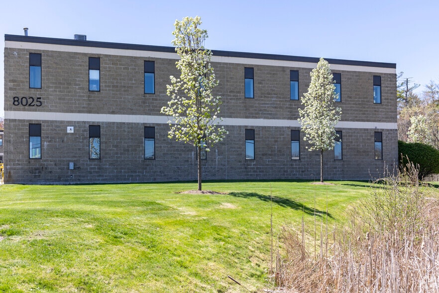 8025 S Willow St, Manchester, NH for lease - Building Photo - Image 3 of 3