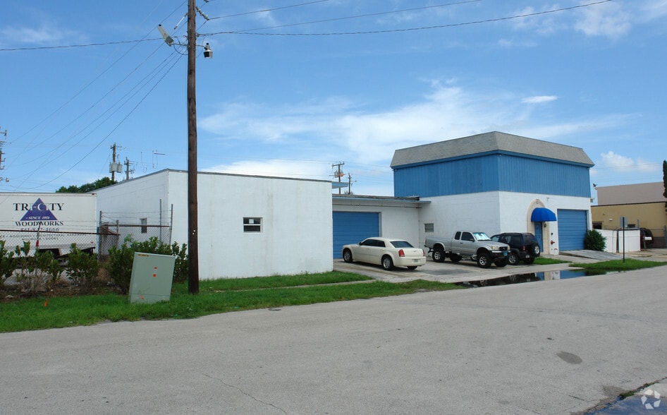 117 Reed Rd, Lake Park, FL for sale - Building Photo - Image 3 of 6