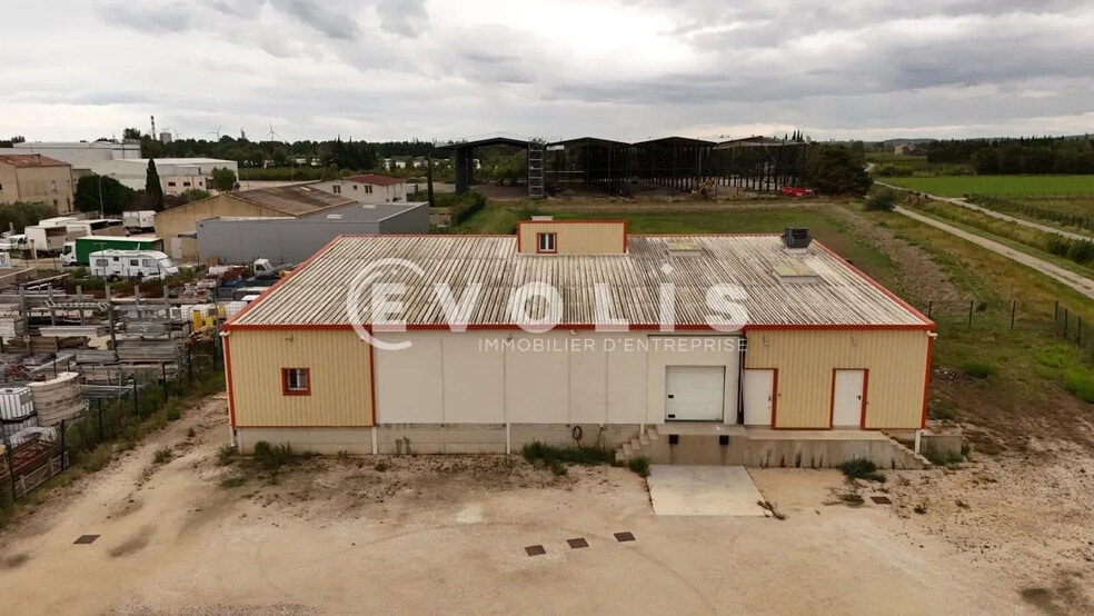 Flex in Tarascon for sale - Building Photo - Image 2 of 8