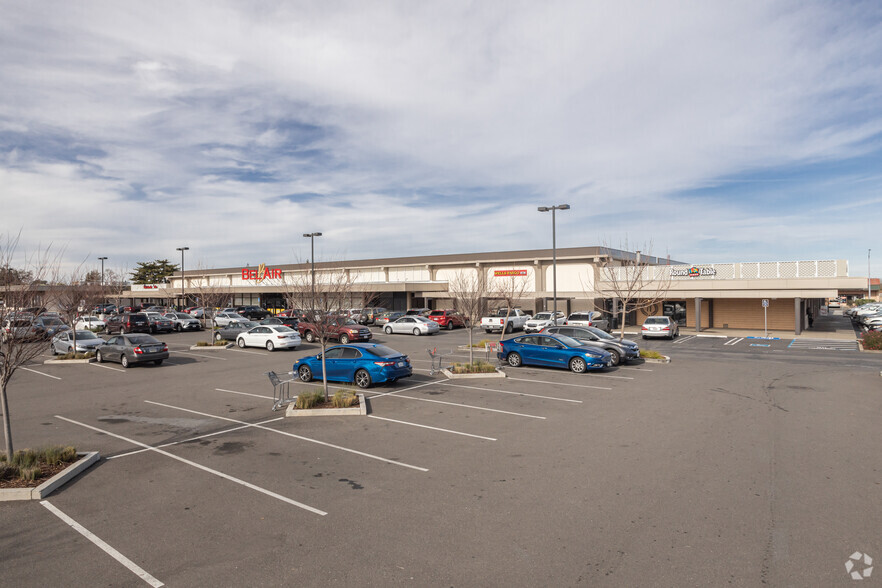 7135 S Land Park Dr, Sacramento, CA for lease - Building Photo - Image 2 of 8