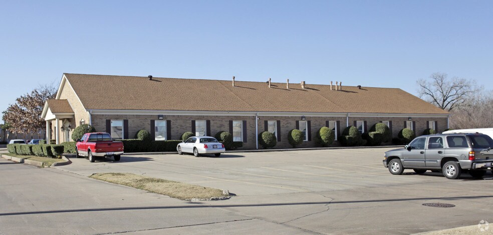 4401-4405 NW 4th St, Oklahoma City, OK for sale - Building Photo - Image 2 of 24