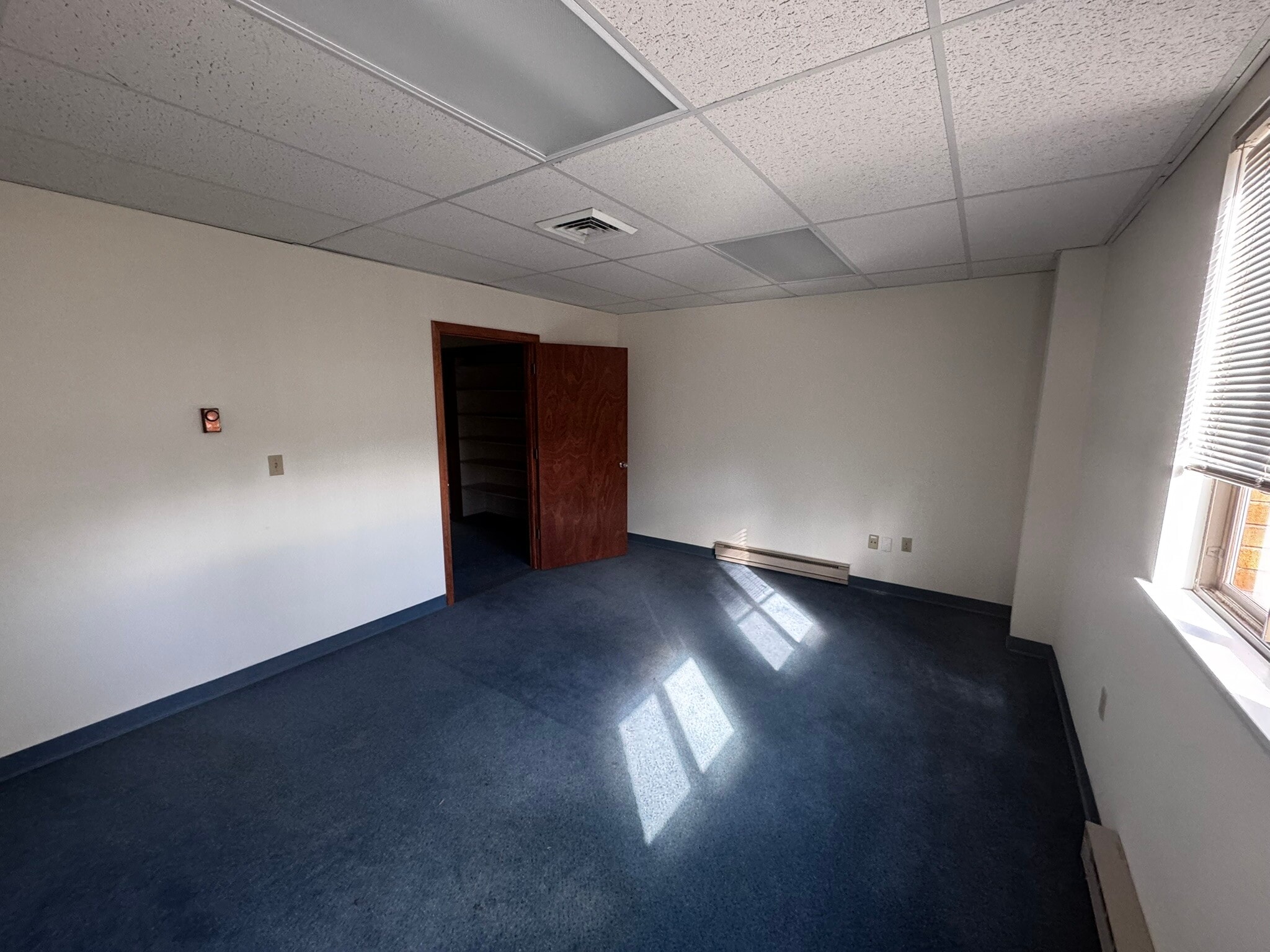 1 Regency Dr, Bloomfield, CT for lease Interior Photo- Image 1 of 4