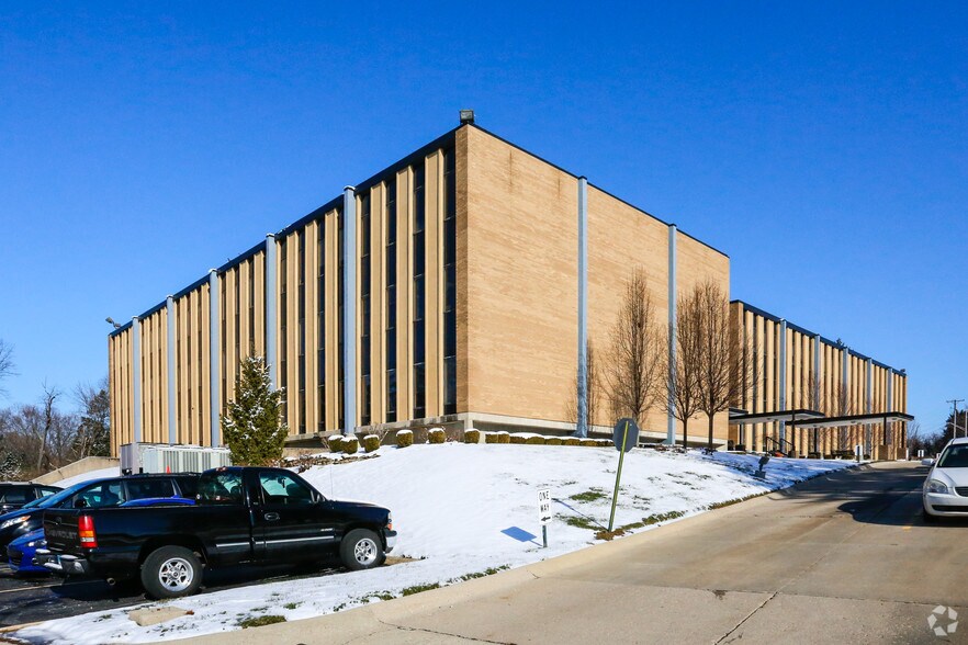 5335 Far Hills Ave, Dayton, OH for lease - Exterior View - Image 1 of 12