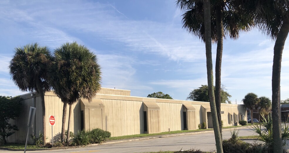 1501 S Semoran Blvd, Orlando, FL for lease - Building Photo - Image 2 of 11