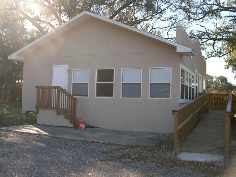 2010 S Parsons Ave, Seffner, FL for lease - Primary Photo - Image 1 of 2