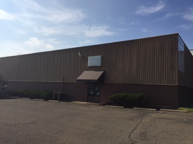 5060 Navarre Rd, Canton, OH for sale - Building Photo - Image 1 of 1