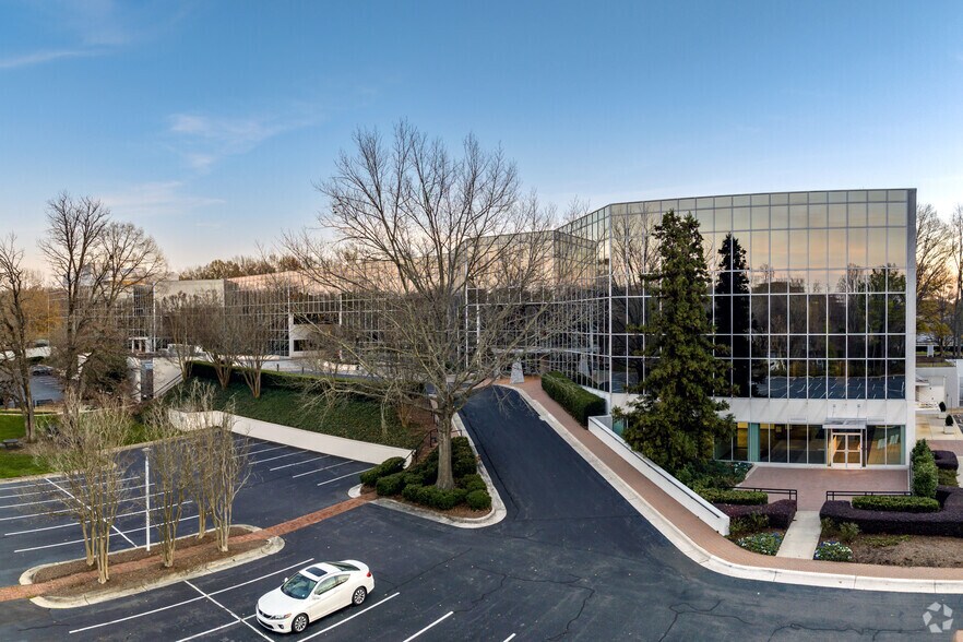 2101 Rexford Rd, Charlotte, NC for lease - Primary Photo - Image 1 of 25