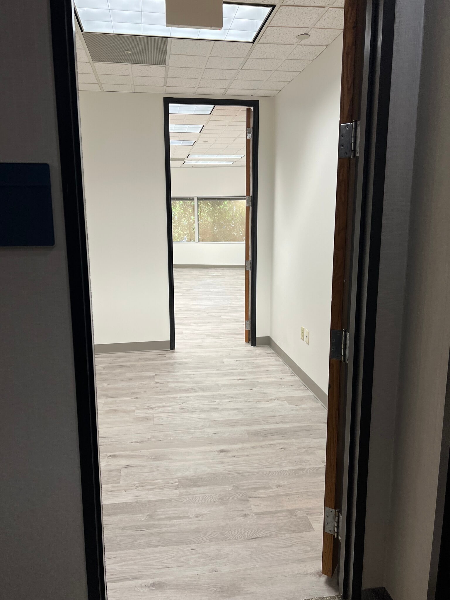 5220 Spring Valley Rd, Dallas, TX for lease Interior Photo- Image 1 of 3