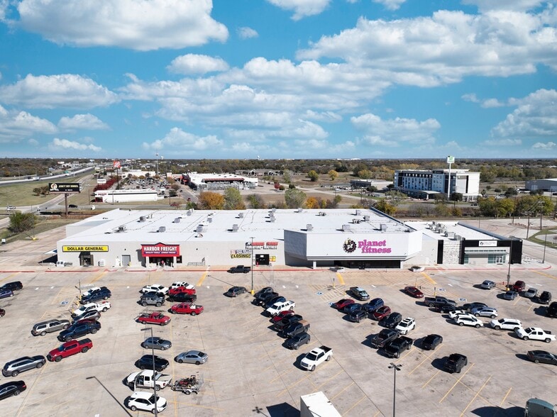 1000 N Loop 340, Bellmead, TX for lease - Building Photo - Image 2 of 4
