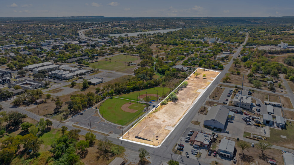 711 Avenue N, Marble Falls, TX for sale - Building Photo - Image 3 of 6