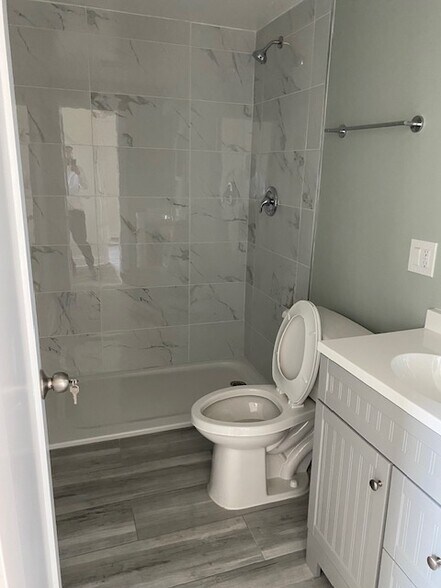 3401 W Lawrence Ave, Chicago, IL for lease - Interior Photo - Image 3 of 8