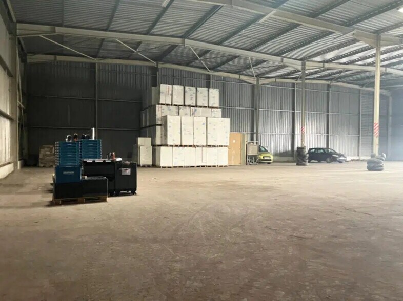 Office in Le Plessis-Pâté for lease - Interior Photo - Image 3 of 3