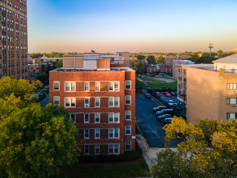 7270 S South Shore Dr, Chicago, IL for sale - Building Photo - Image 3 of 39