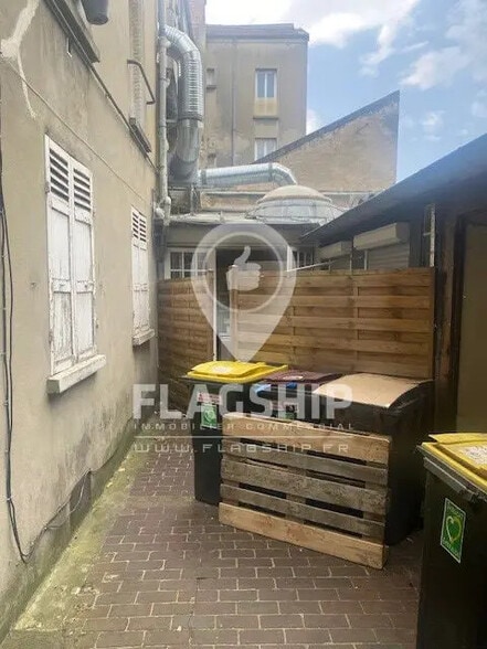 Retail in Montmorency for sale - Building Photo - Image 3 of 4