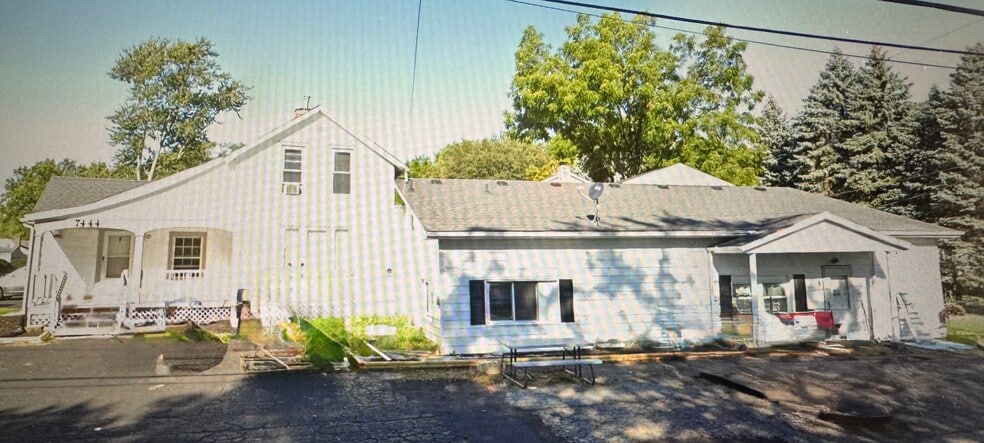 7444 Lake Ave, Elyria, OH for sale - Building Photo - Image 1 of 28