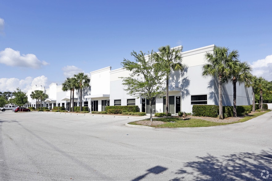 5701 Country Lakes Dr, Fort Myers, FL for lease - Building Photo - Image 2 of 27