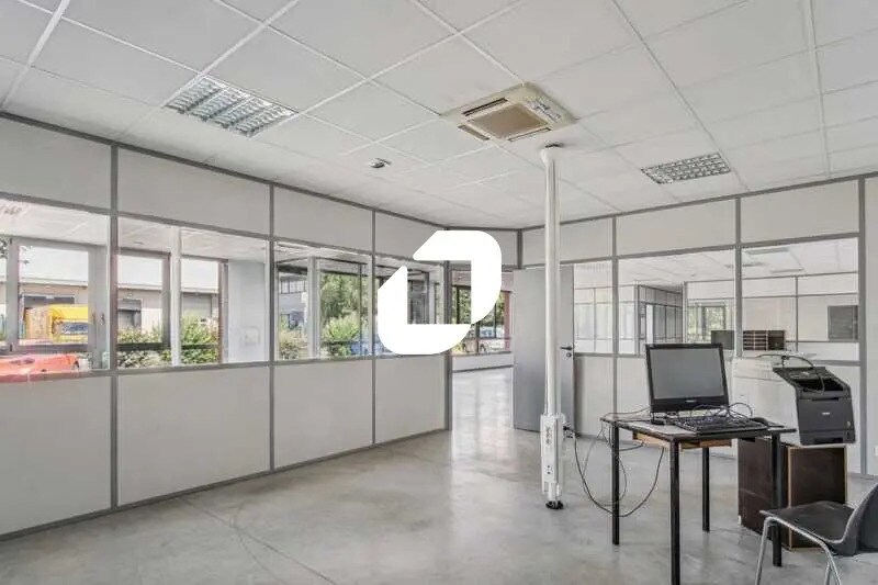 Office in Le Mesnil-Amelot for lease - Interior Photo - Image 3 of 16